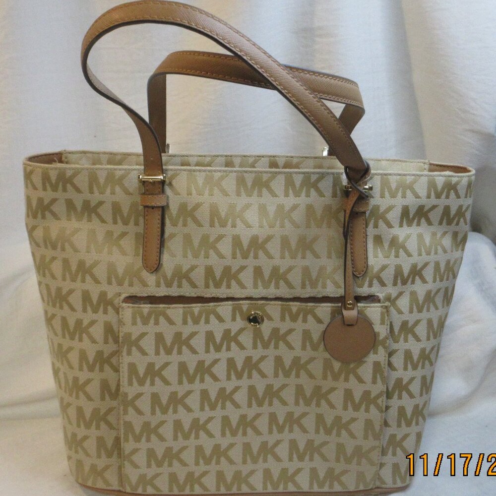 MICHAEL KORS ~JET SET LARGE SNAP POCKET TOTE~SIGNATURE "MK" PURSE WITH TAGS
